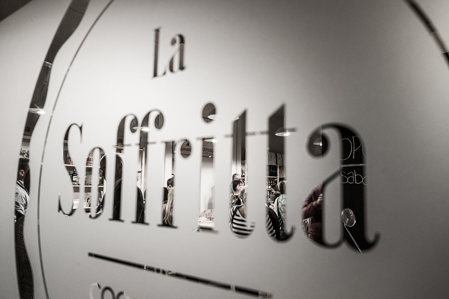 Vetrofania della sede di Verona de La Soffritta