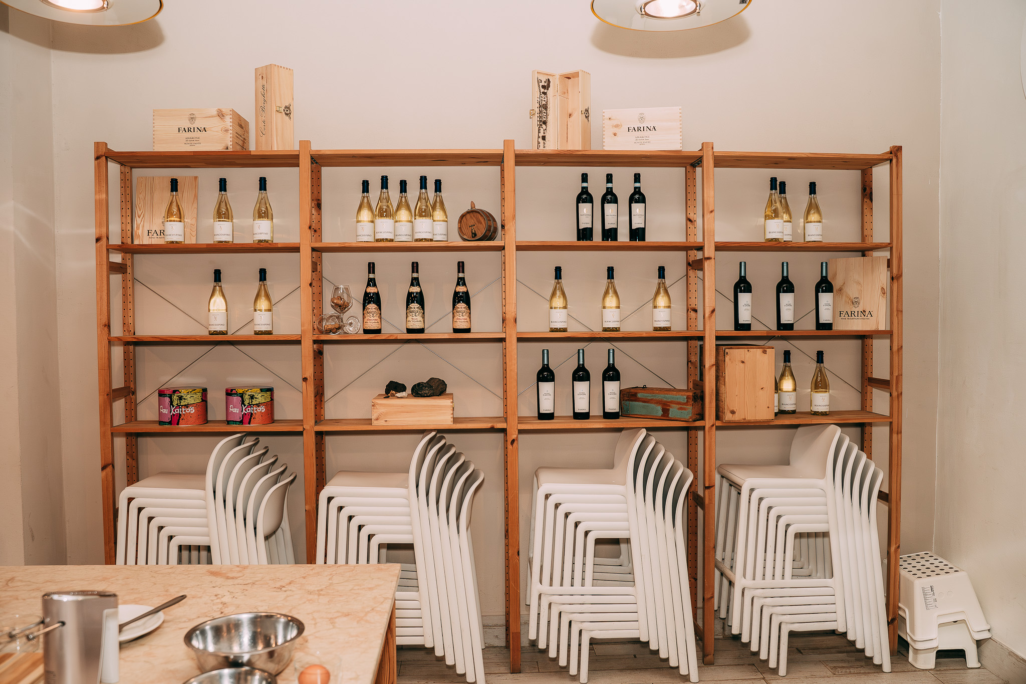 Cantina con selezione di vini de La Soffritta di Verona