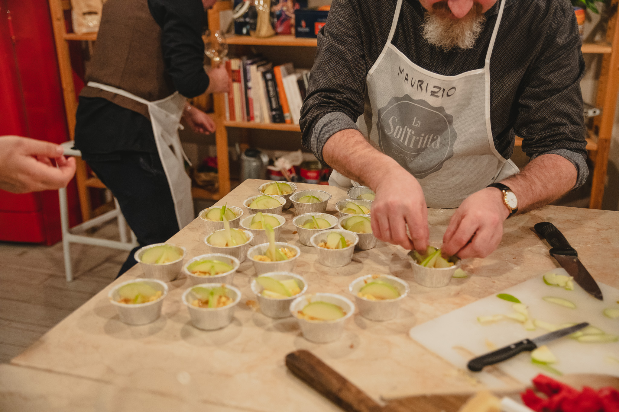 Impiattamento di antipasti durante un’esperienza cooking